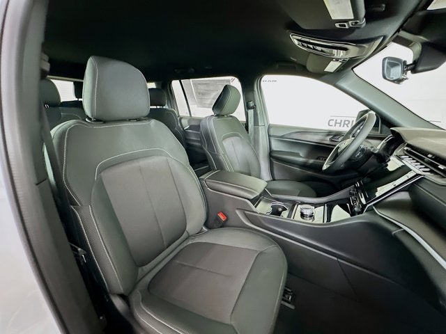 2025 Jeep Grand Cherokee GRAND CHEROKEE L LAREDO 4X4