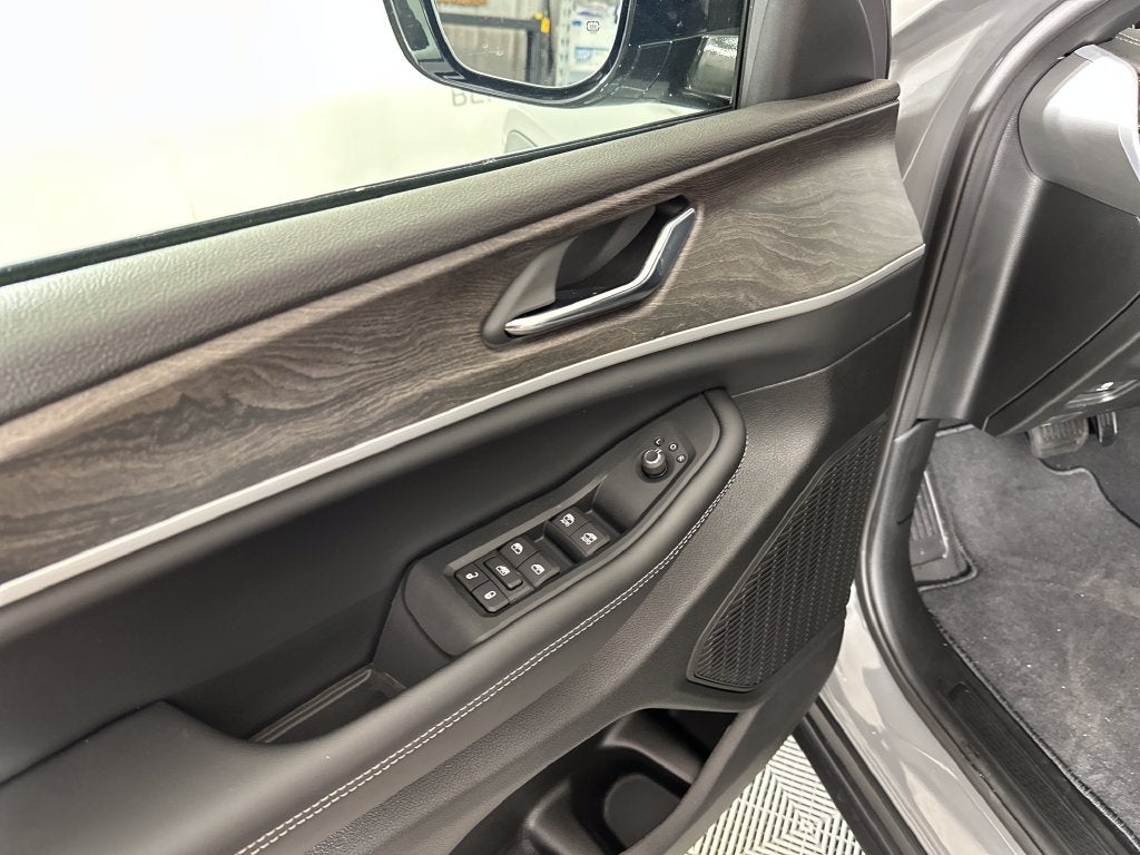2027 Jeep Grand Cherokee GRAND CHEROKEE L LAREDO ALTITUDE 4X4