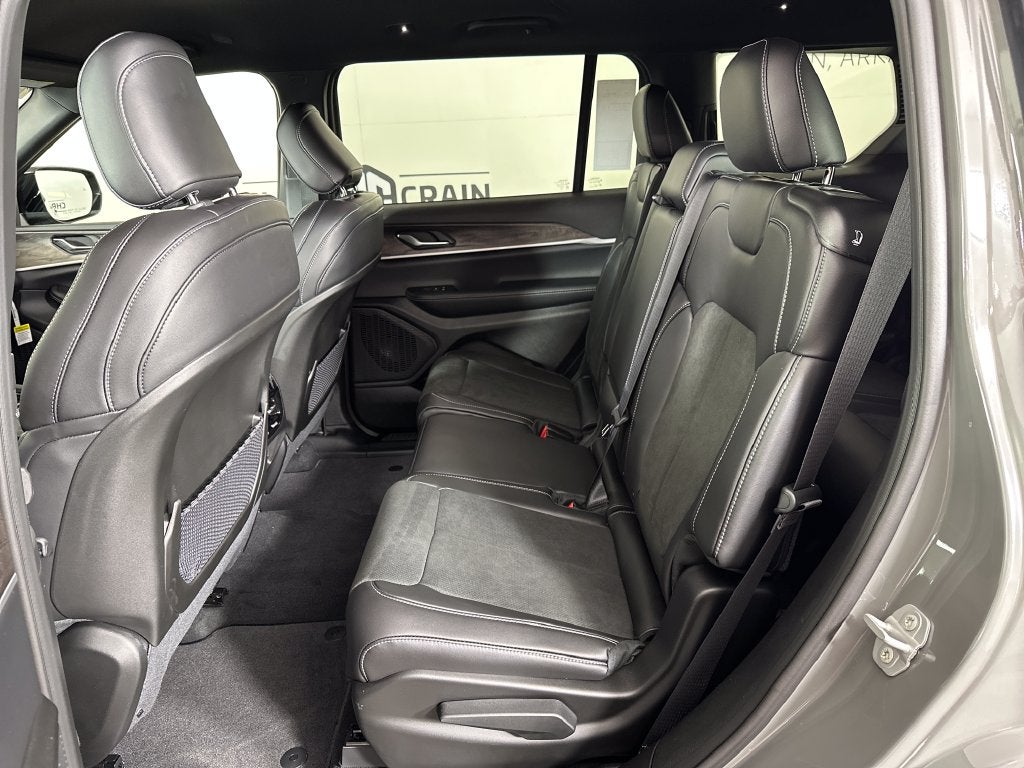 2027 Jeep Grand Cherokee GRAND CHEROKEE L LAREDO ALTITUDE 4X4