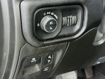 2019 RAM 1500 Laramie Crew Cab 4x4 5'7' Box