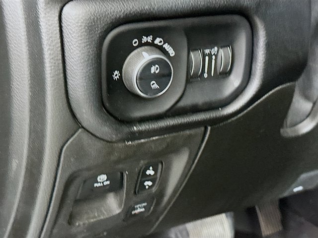 2019 RAM 1500 Laramie Crew Cab 4x4 5'7' Box