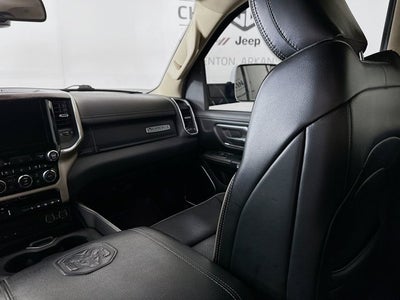 2019 RAM 1500 Laramie Crew Cab 4x4 5'7' Box