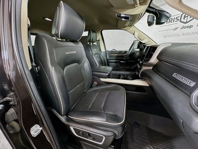 2019 RAM 1500 Laramie Crew Cab 4x4 5'7' Box