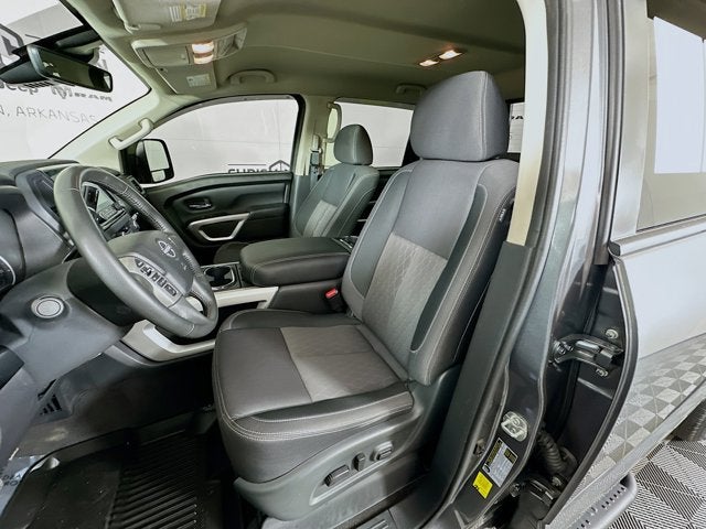 2024 Nissan TITAN Crew Cab SV 4x4
