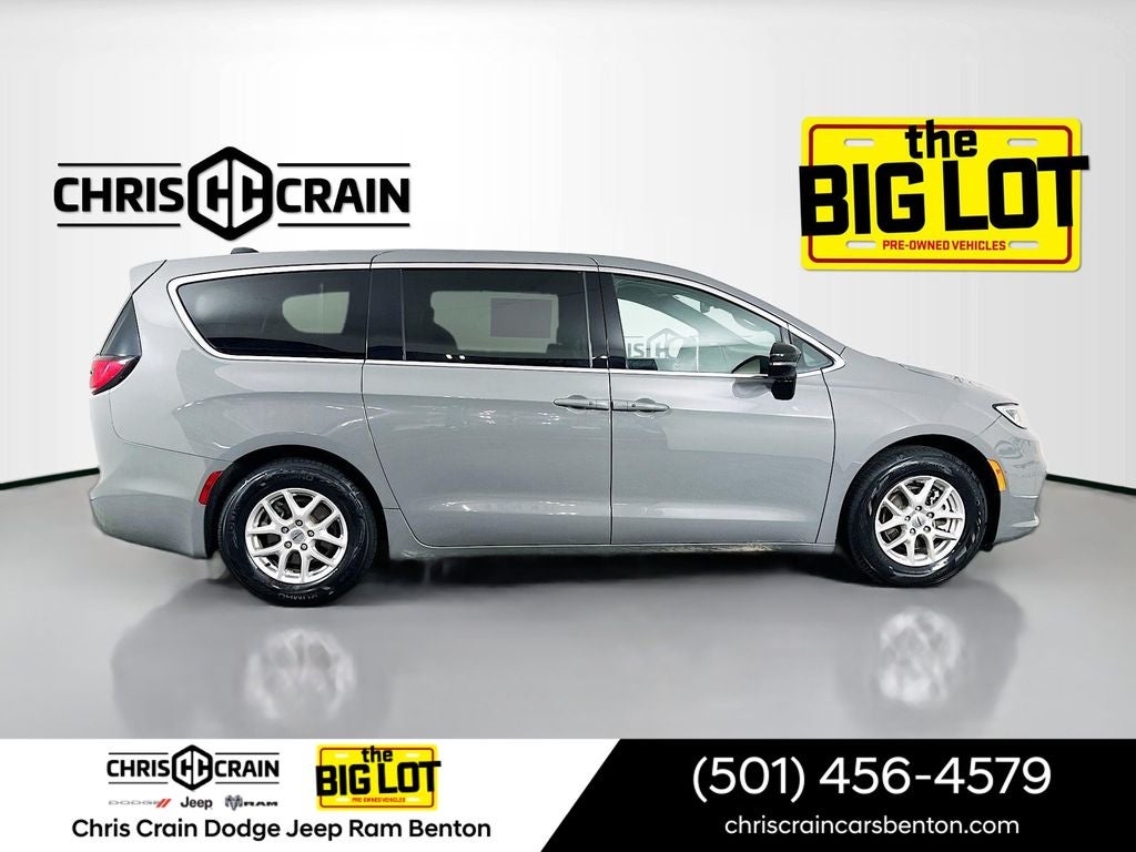 2025 Chrysler Pacifica Select