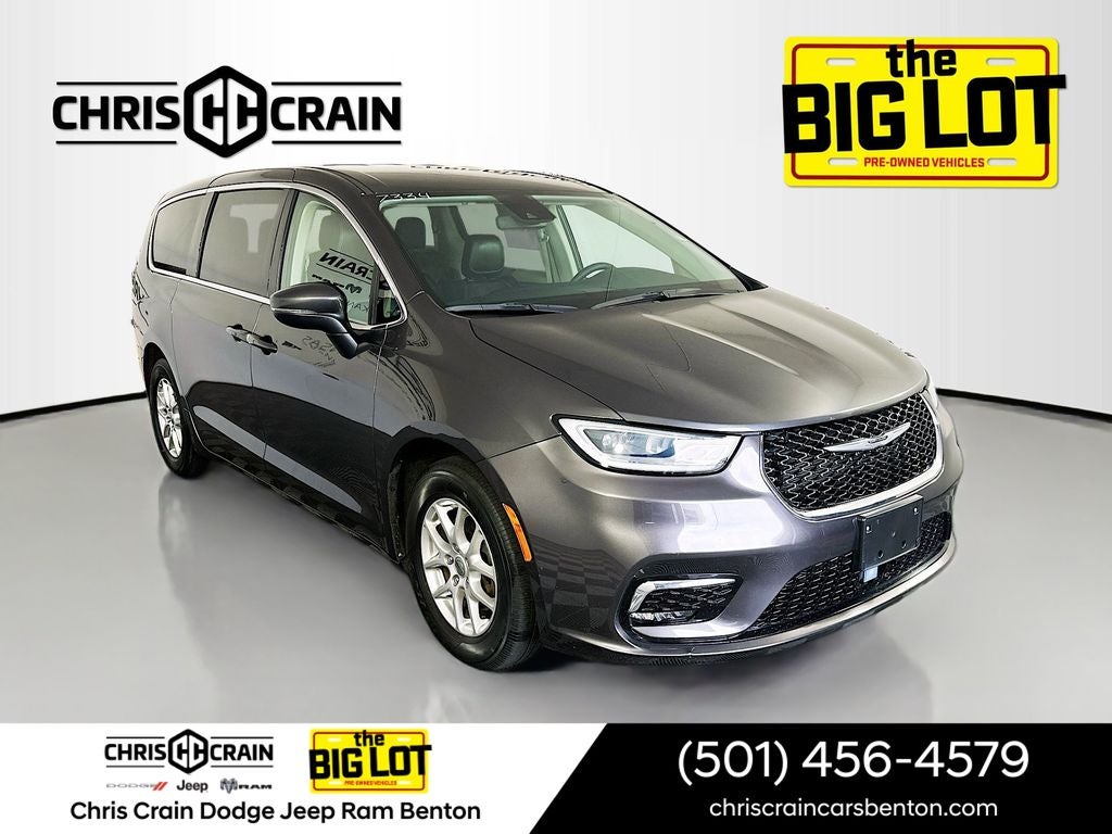 2023 Chrysler Pacifica Touring L's photo