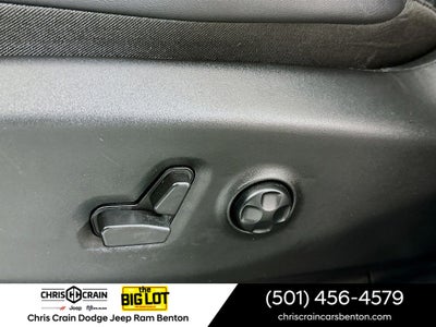 2025 Chrysler Voyager LX