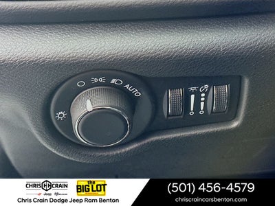 2025 Chrysler Voyager LX