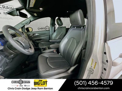 2025 Chrysler Voyager LX