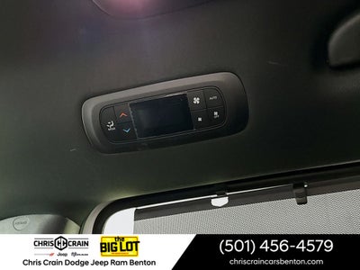 2025 Chrysler Voyager LX