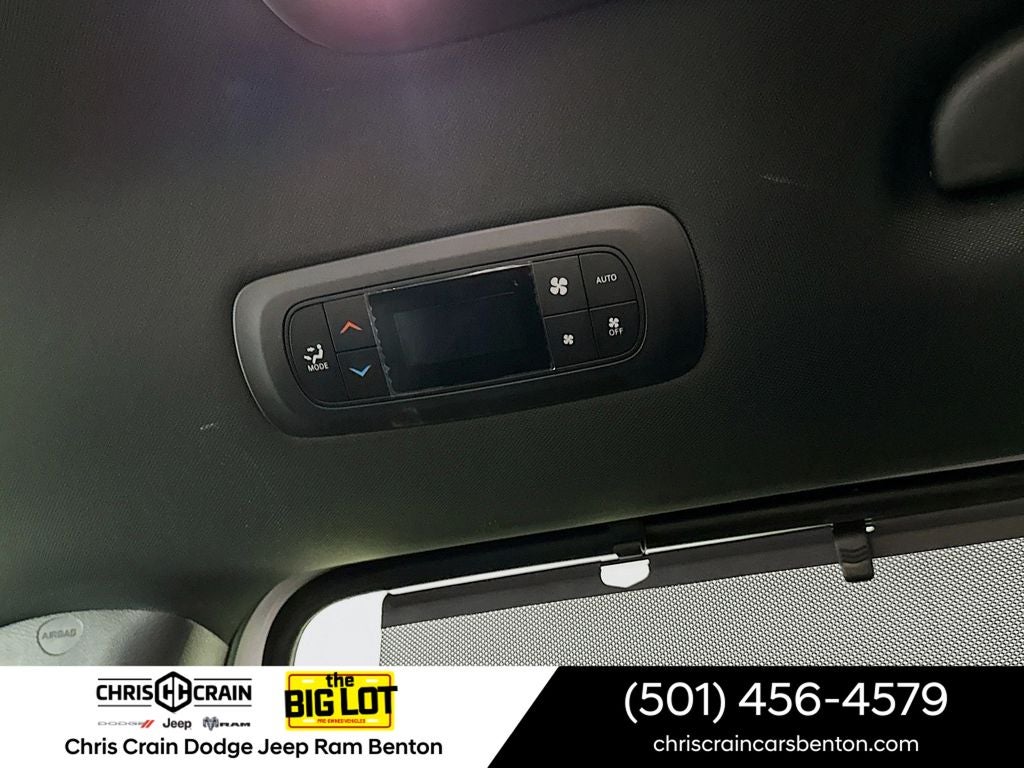 2025 Chrysler Voyager LX