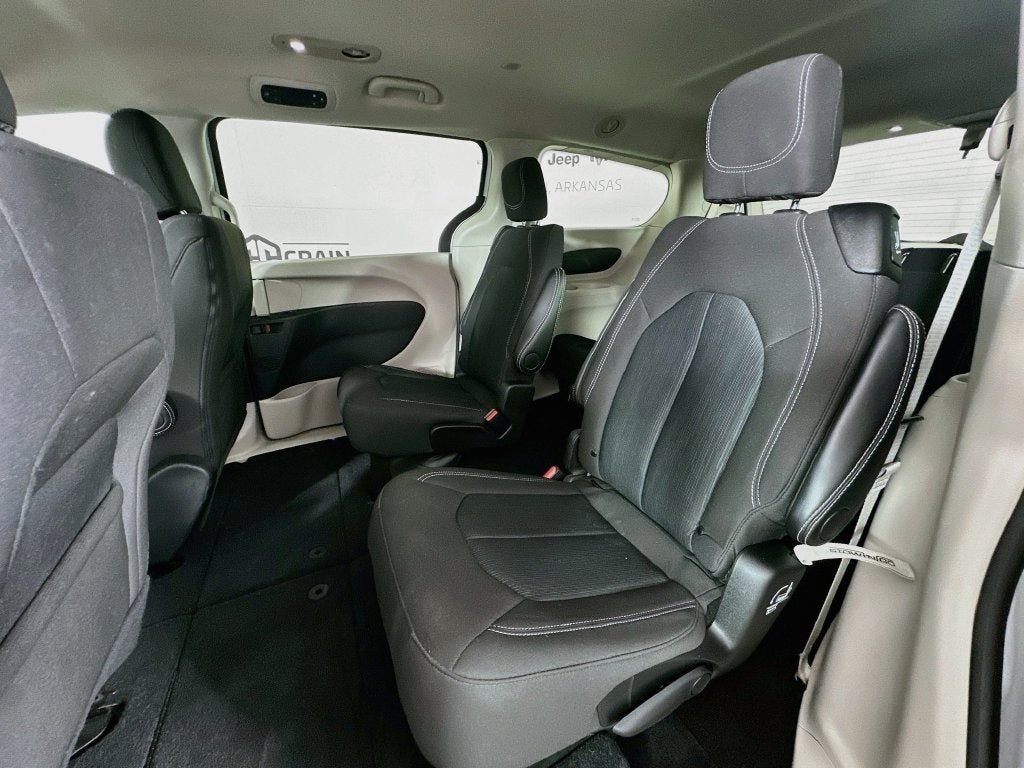 2024 Chrysler Voyager LX