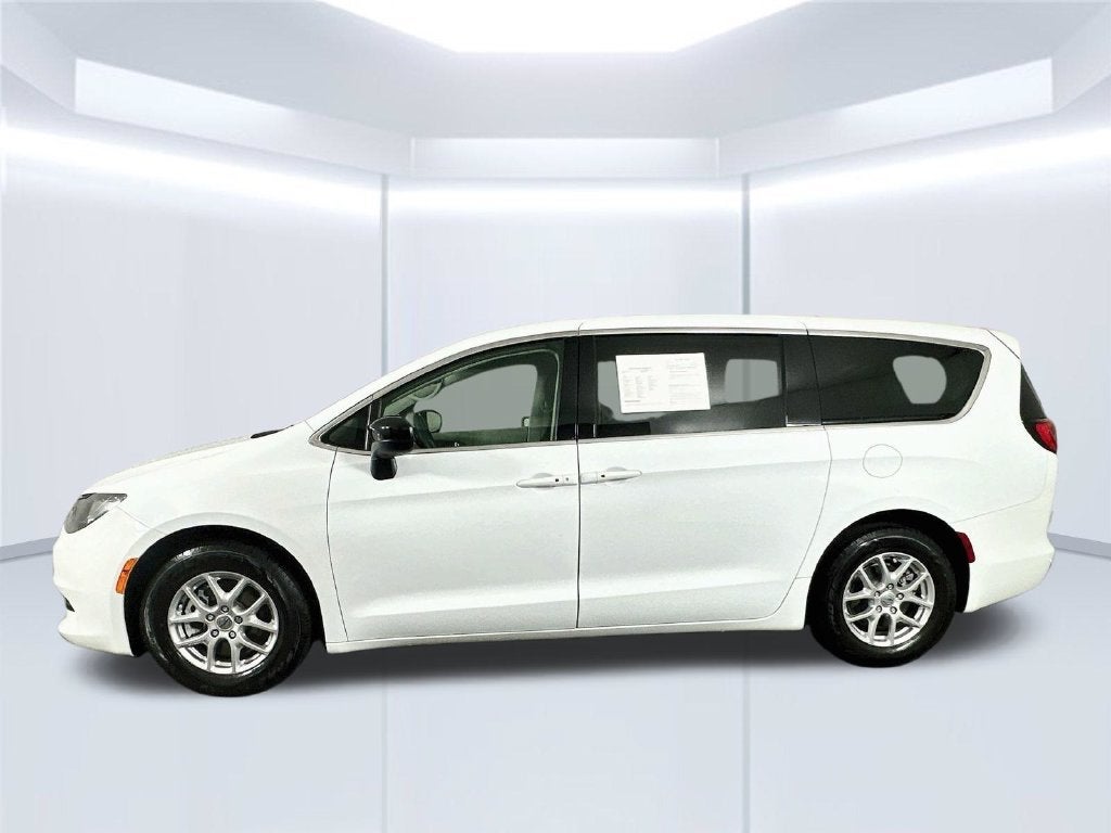 2024 Chrysler Voyager LX