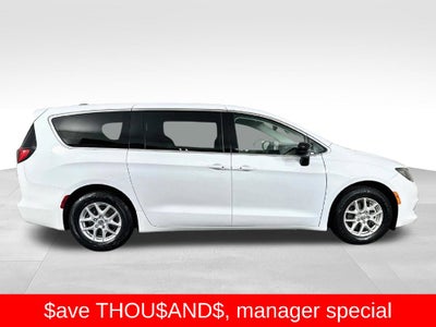 2024 Chrysler Voyager LX