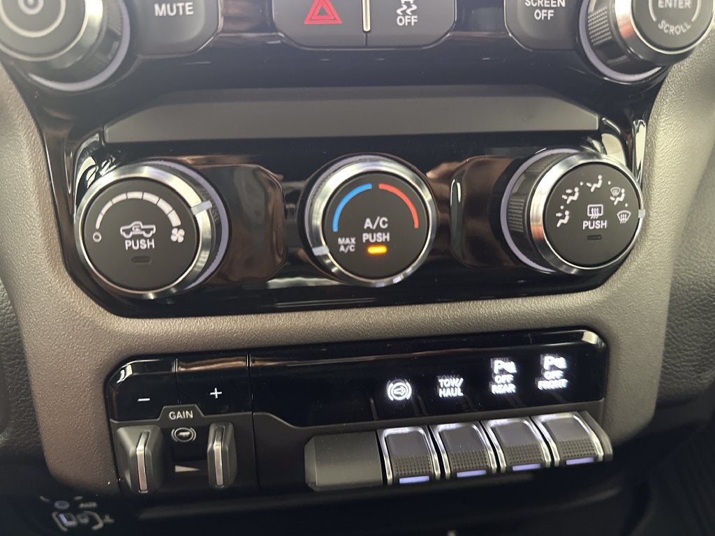 2027 RAM Ram 3500 RAM 3500 BIG HORN CREW CAB 4X4 8' BOX