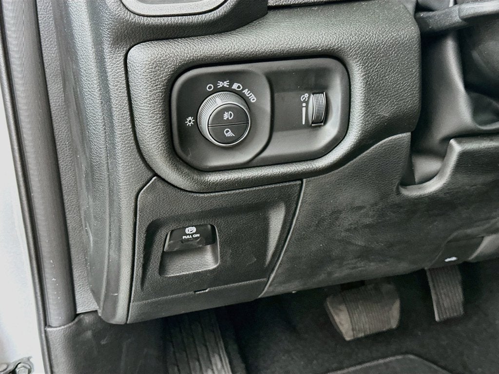2027 RAM Ram 1500 RAM 1500 EXPRESS CREW CAB 4X4 5'7' BOX