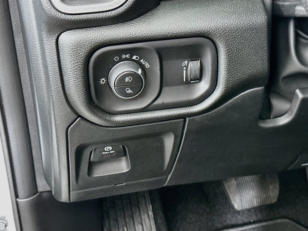 2027 RAM Ram 1500 RAM 1500 EXPRESS CREW CAB 4X4 5'7' BOX