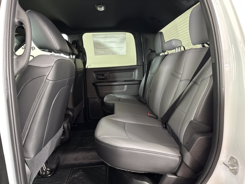 2027 RAM Ram 5500 Chassis Cab RAM 5500 TRADESMAN CHASSIS CREW CAB 4X4 84' CA