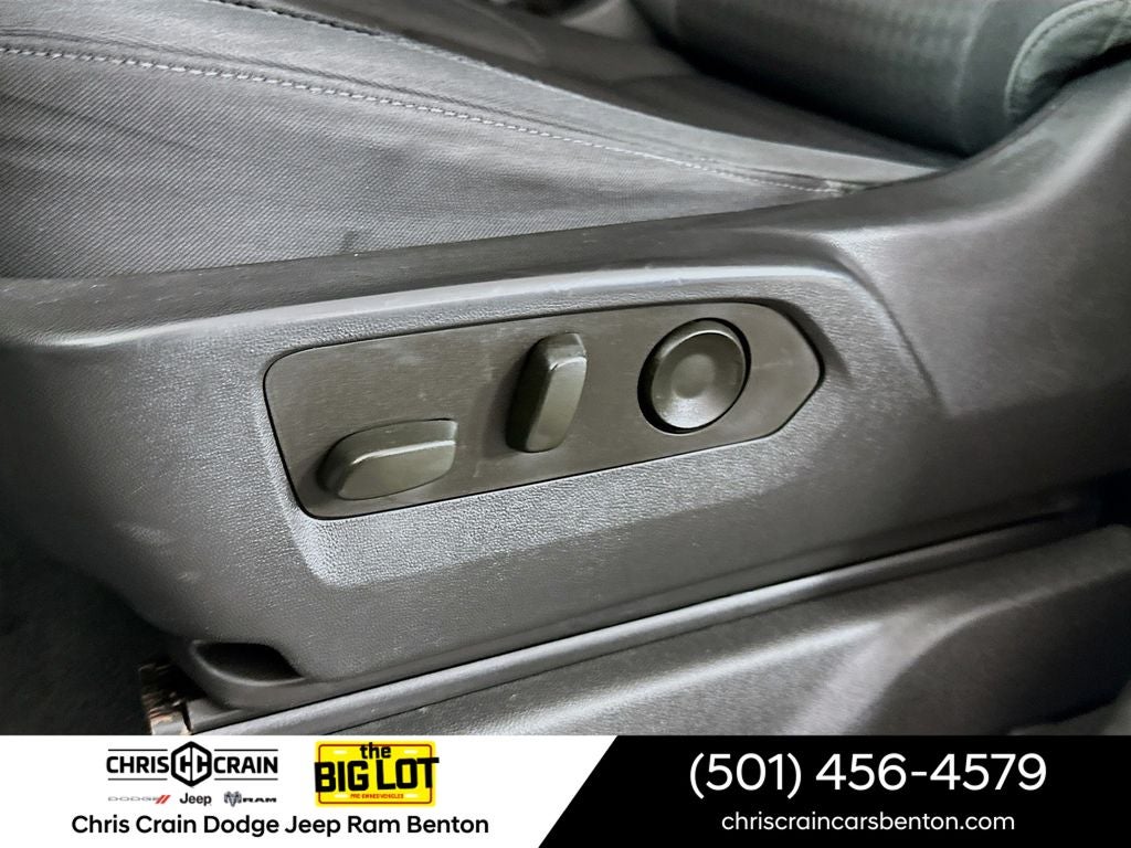 2023 Chevrolet Silverado 1500 4WD Crew Cab Standard Bed Custom