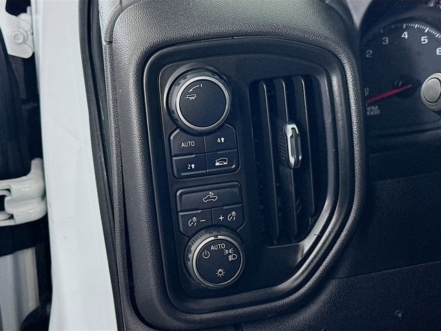 2023 Chevrolet Silverado 1500 4WD Crew Cab Standard Bed Custom