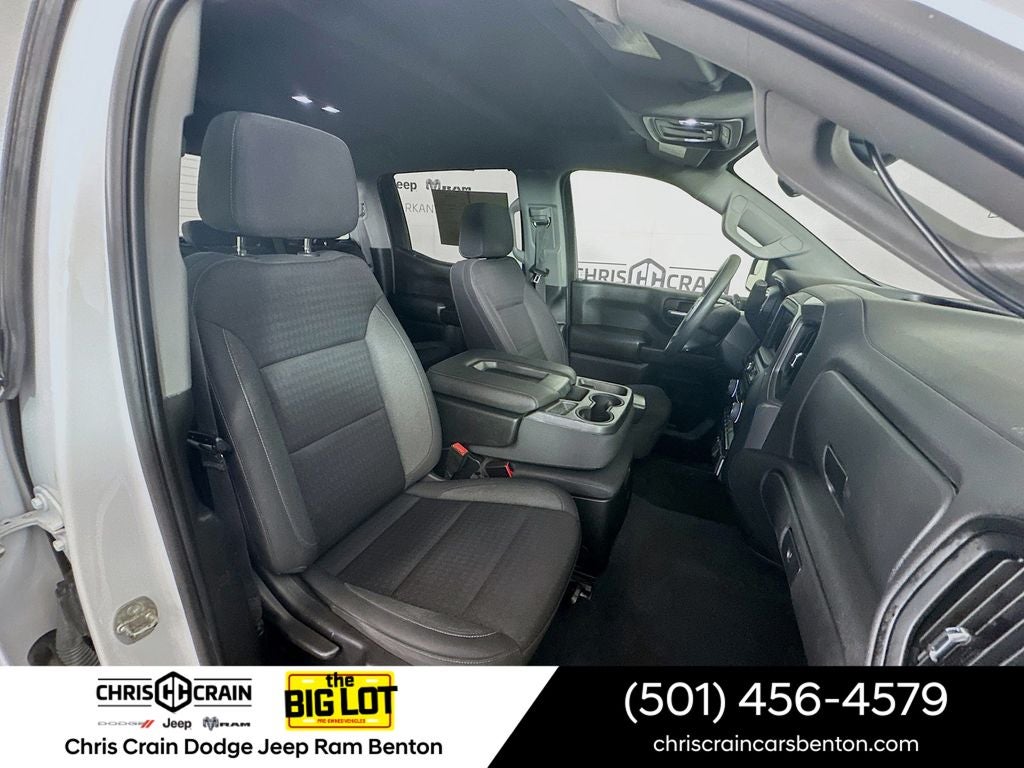 2023 Chevrolet Silverado 1500 4WD Crew Cab Standard Bed Custom