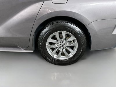 2024 Toyota Sienna LE