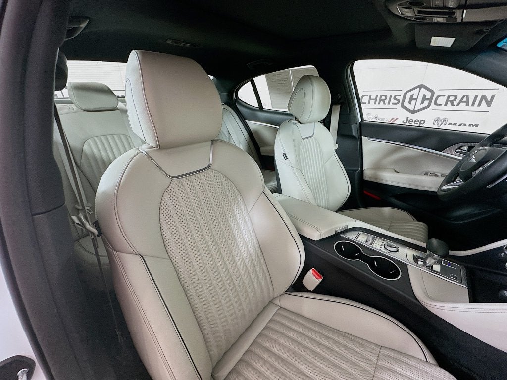 2023 Genesis G70 2.0T RWD