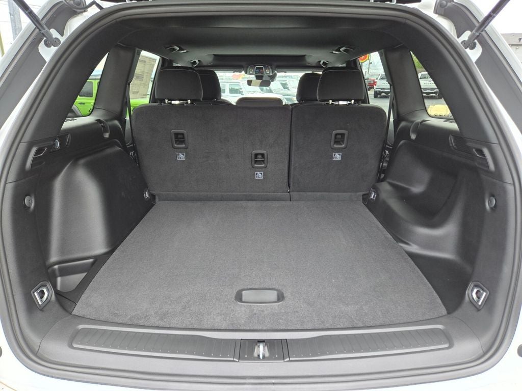 2025 Jeep Grand Cherokee GRAND CHEROKEE LAREDO X 4X2