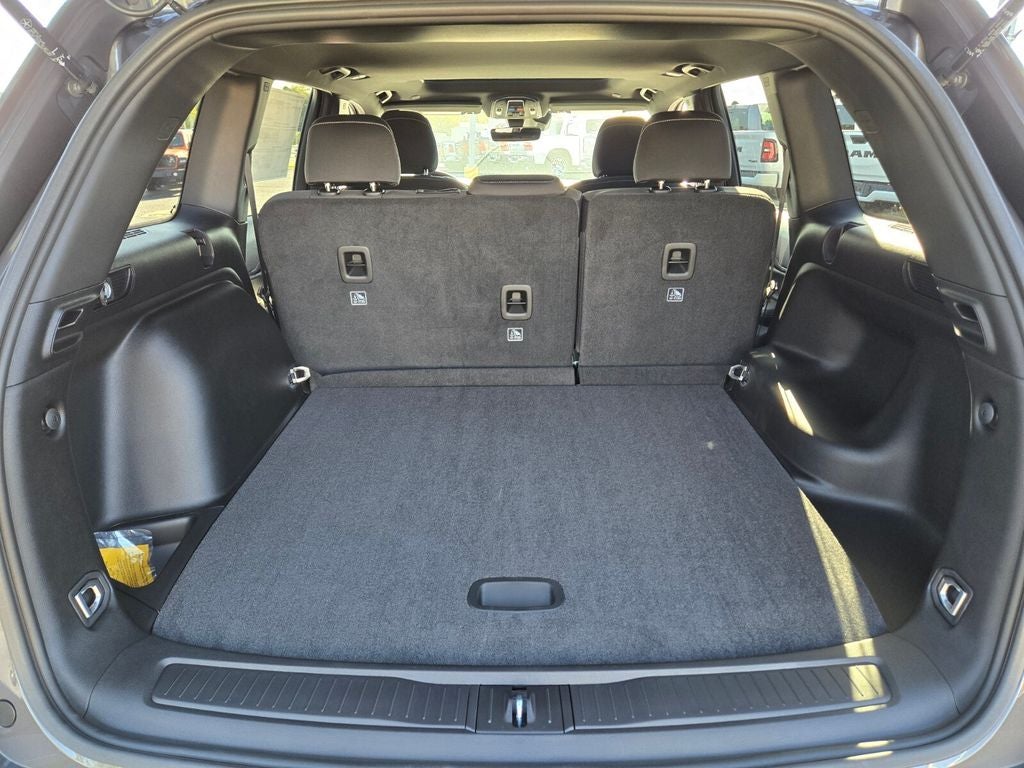 2025 Jeep Grand Cherokee GRAND CHEROKEE LAREDO X 4X2