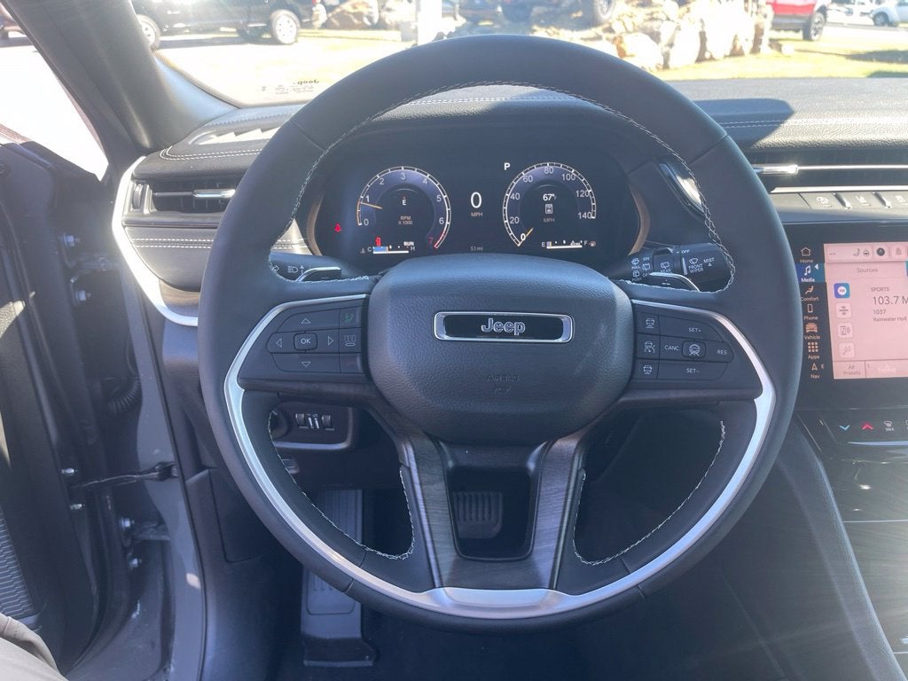 2027 Jeep Grand Cherokee GRAND CHEROKEE LAREDO ALTITUDE 4X2