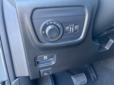 2027 Jeep Grand Cherokee GRAND CHEROKEE LAREDO ALTITUDE 4X2