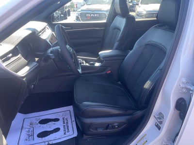 2027 Jeep Grand Cherokee GRAND CHEROKEE LAREDO ALTITUDE 4X2