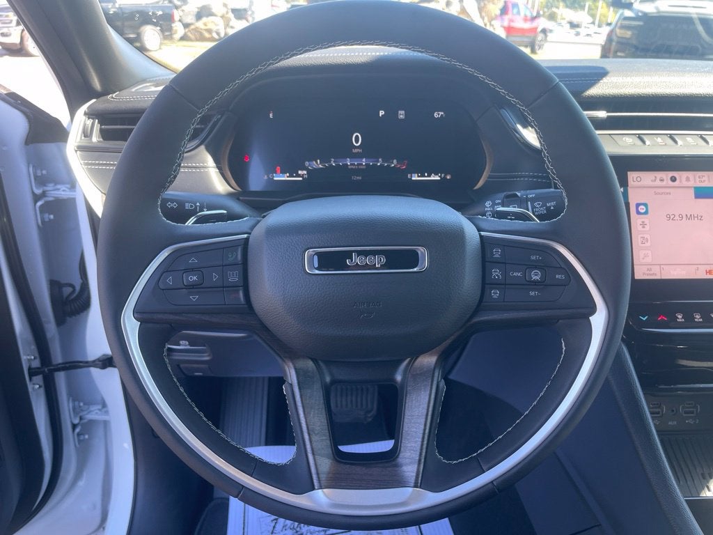 2027 Jeep Grand Cherokee GRAND CHEROKEE LAREDO ALTITUDE 4X2
