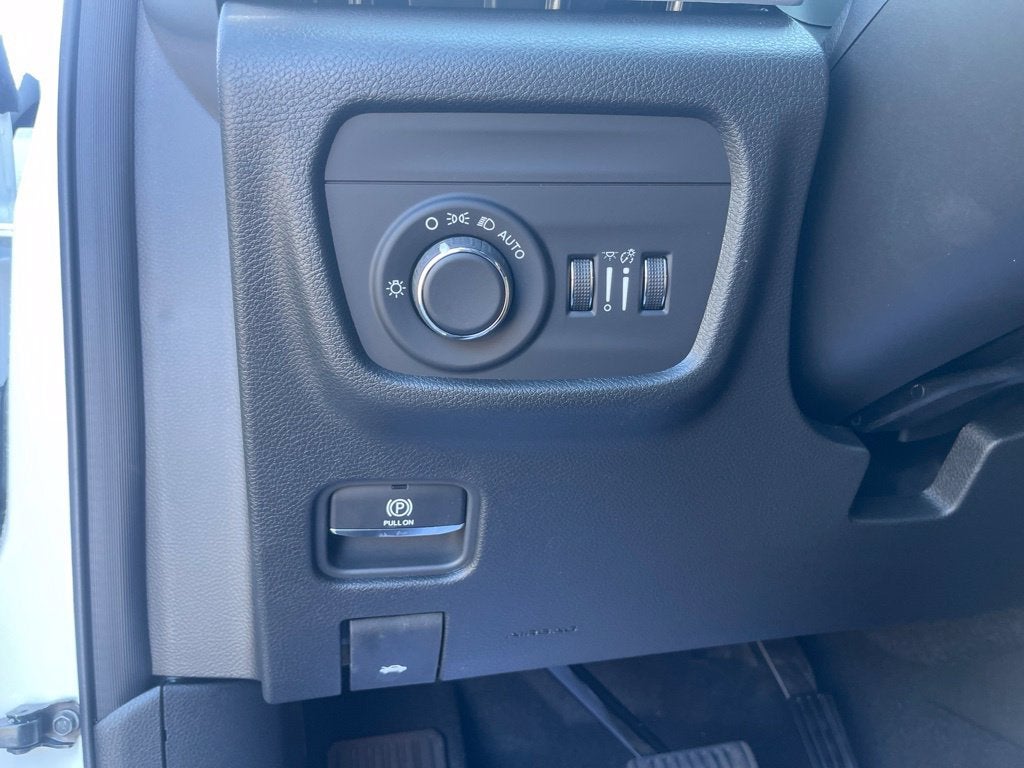 2027 Jeep Grand Cherokee GRAND CHEROKEE LAREDO ALTITUDE 4X2