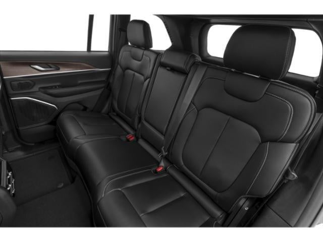 2027 Jeep Grand Cherokee GRAND CHEROKEE LAREDO ALTITUDE 4X2