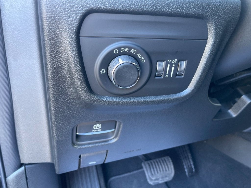 2027 Jeep Grand Cherokee GRAND CHEROKEE LAREDO ALTITUDE 4X2