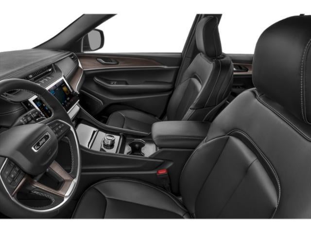 2027 Jeep Grand Cherokee GRAND CHEROKEE LAREDO ALTITUDE 4X2