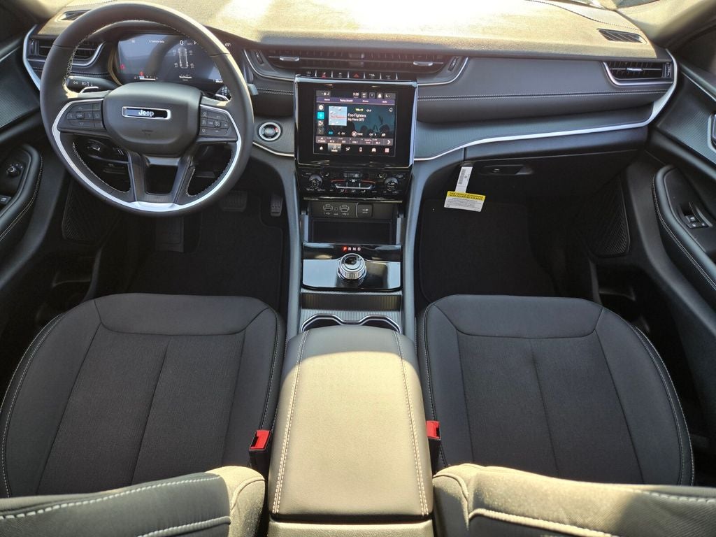 2025 Jeep Grand Cherokee GRAND CHEROKEE LAREDO X 4X4