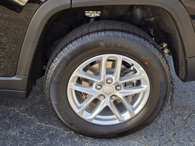 2025 Jeep Grand Cherokee GRAND CHEROKEE LAREDO X 4X4