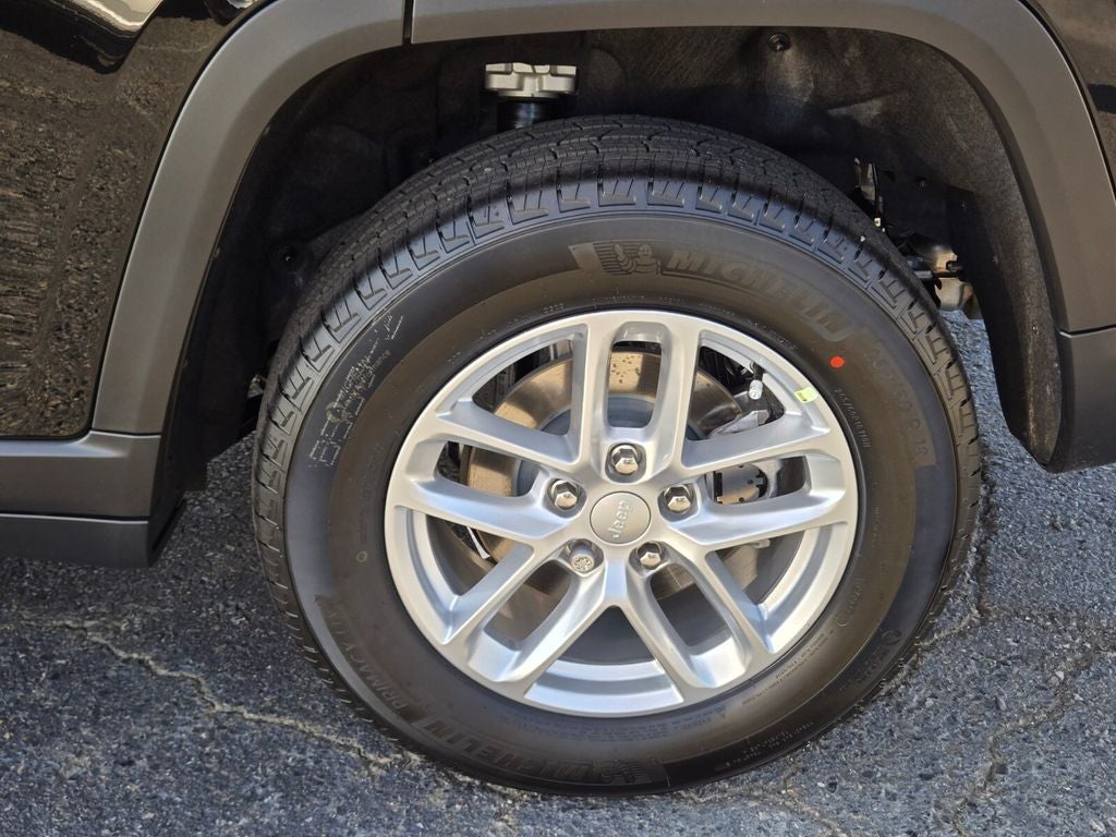 2025 Jeep Grand Cherokee GRAND CHEROKEE LAREDO X 4X4