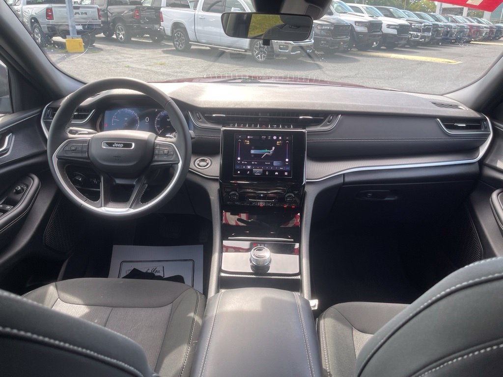 2025 Jeep Grand Cherokee Laredo X 4x4