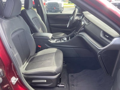 2025 Jeep Grand Cherokee Laredo X 4x4