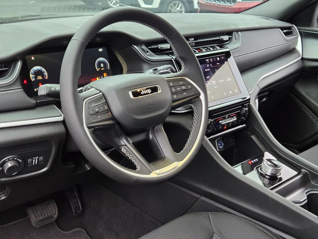 2025 Jeep Grand Cherokee GRAND CHEROKEE LAREDO X 4X4