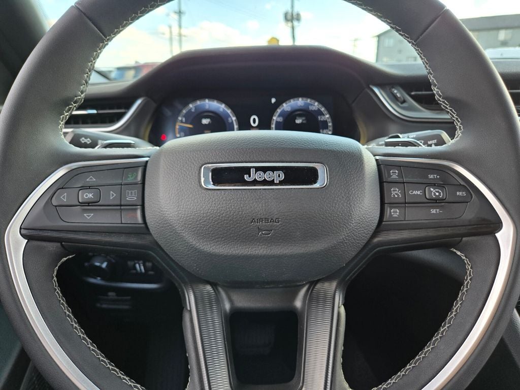 2025 Jeep Grand Cherokee GRAND CHEROKEE LAREDO X 4X4