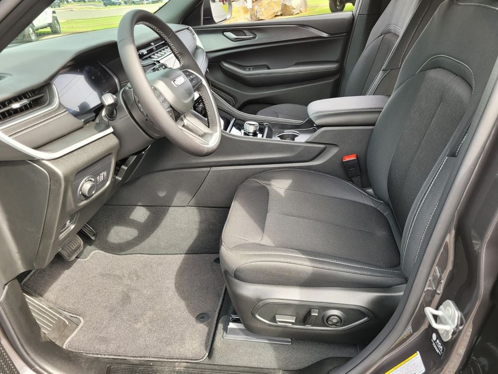 2025 Jeep Grand Cherokee GRAND CHEROKEE L LAREDO 4X2