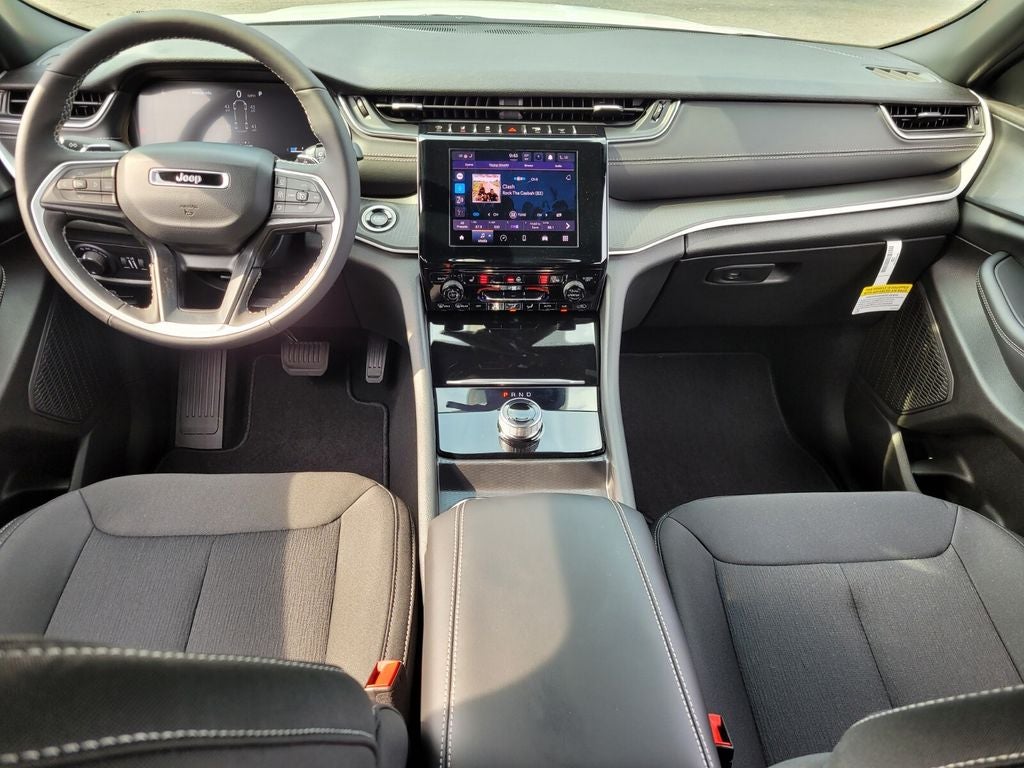 2025 Jeep Grand Cherokee GRAND CHEROKEE L LAREDO X 4X4