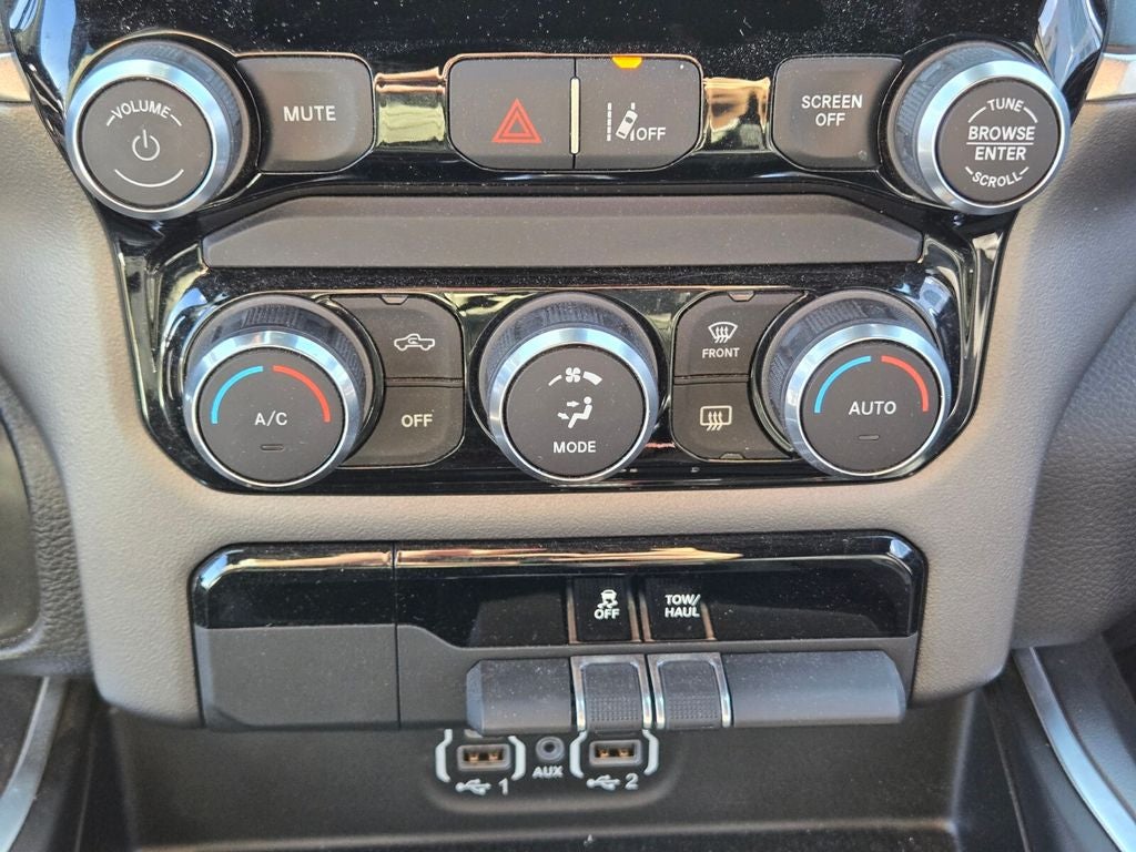 2022 RAM 1500 Big Horn Crew Cab 4x4 5'7' Box