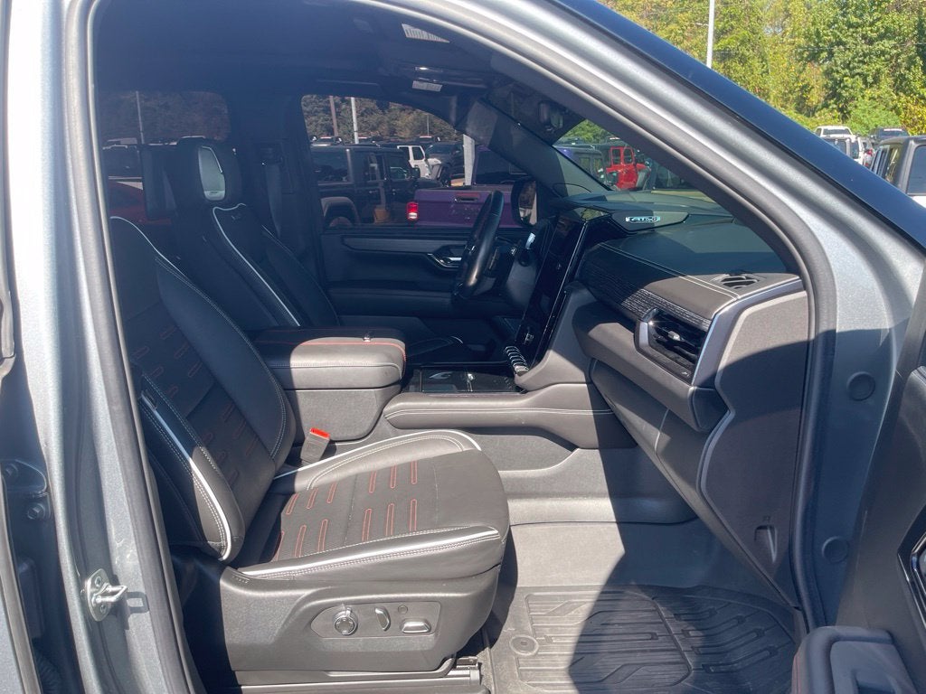 2025 GMC Yukon AT4 Ultimate