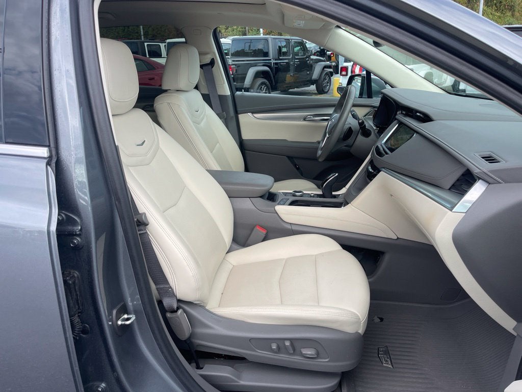 2022 Cadillac XT5 FWD Premium Luxury