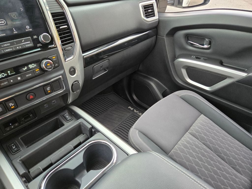 2024 Nissan TITAN Crew Cab SV 4x2